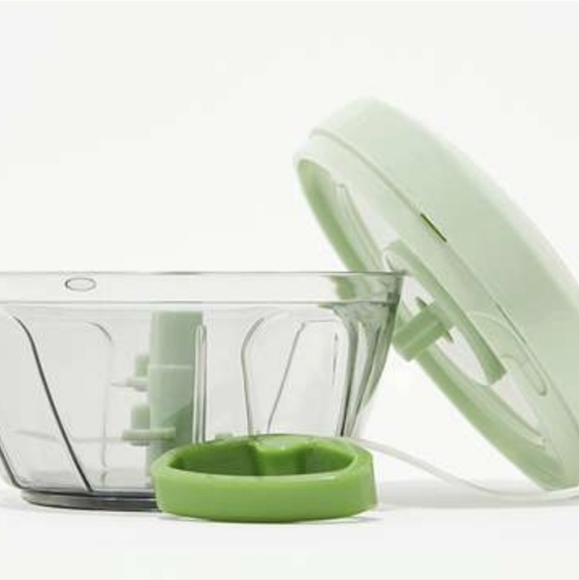2/$50 Epare Mini Vegetable Chopper - Picture 5 of 10